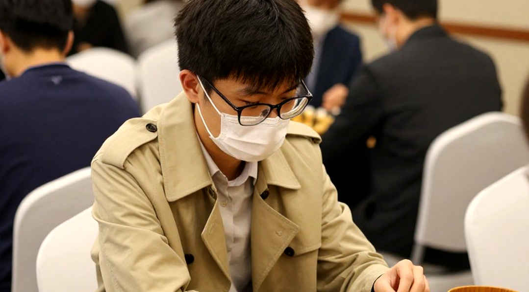 ChessBase Magazine #225: प्राग के 27 मिनिएचर, और ओपनिंग थ्योरी का नया बहीखाता